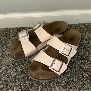 Women’s Birkenstock Arizona, Nubuck leather, soft footbed. Blush pink!